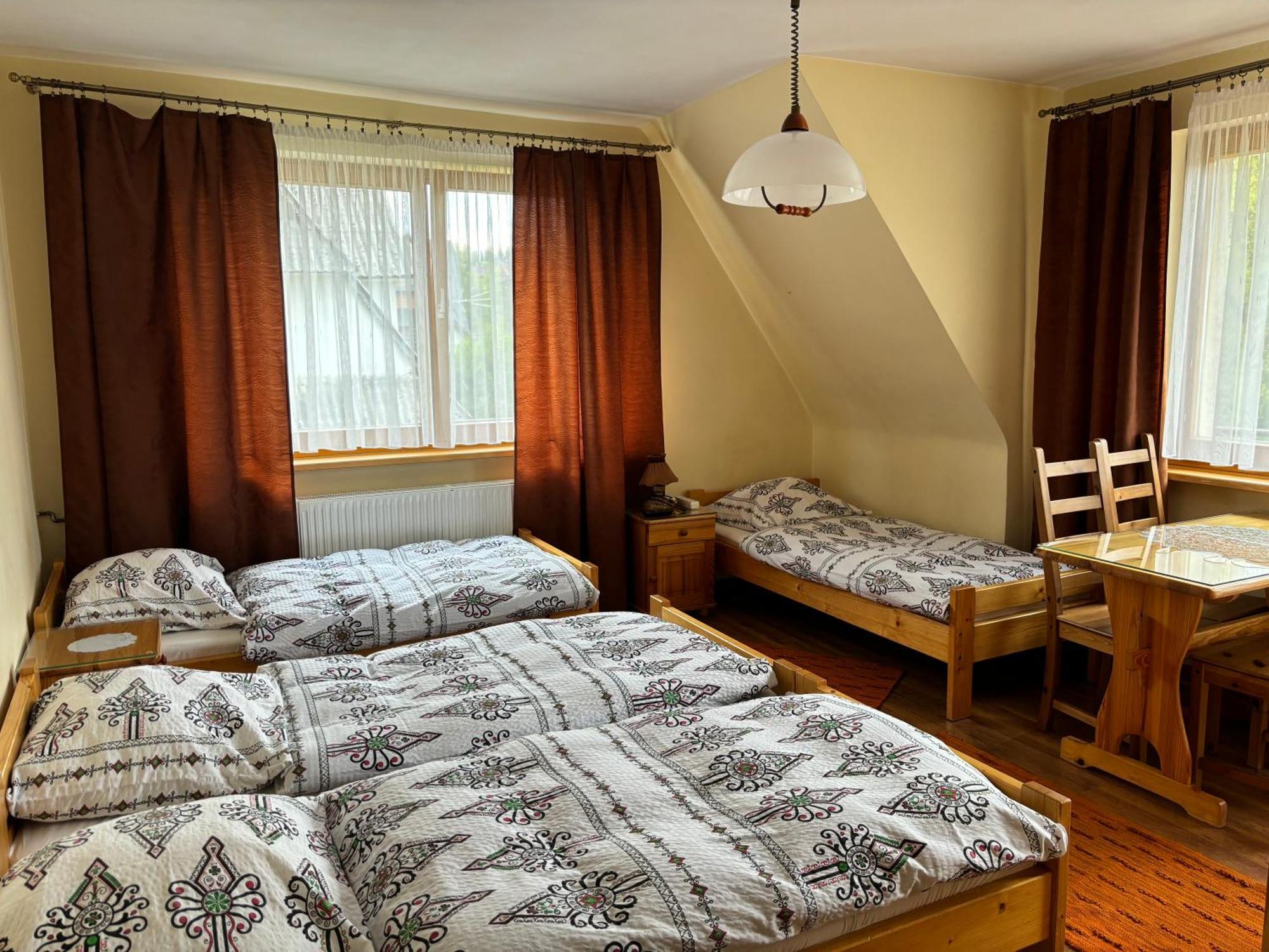 Pokoje Goscinne U Gordona Poronin Buitenkant foto